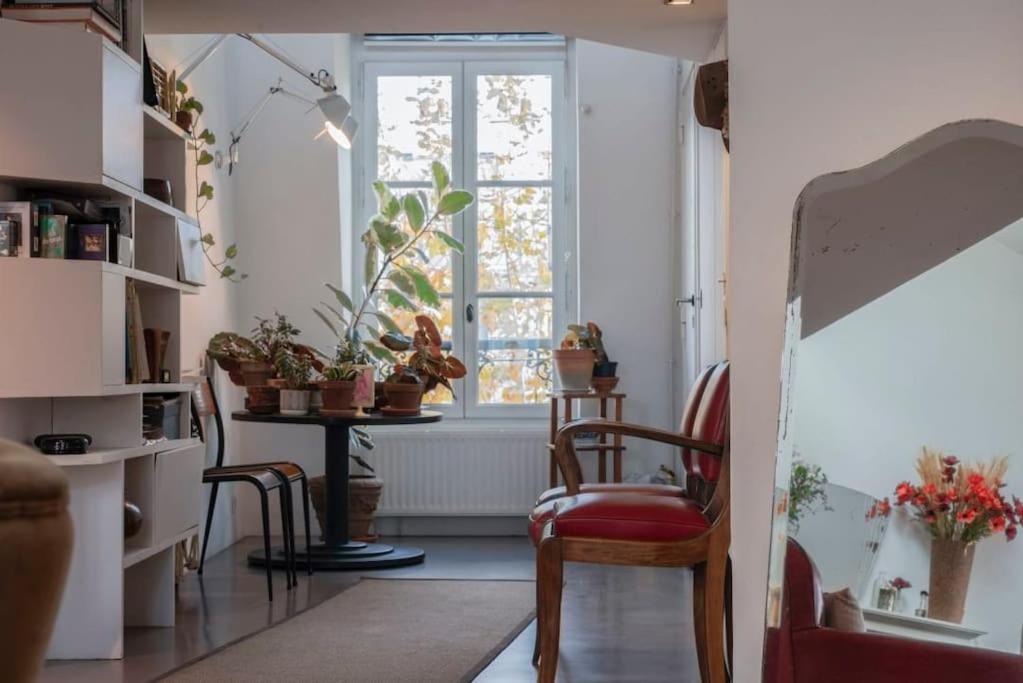 Sacre-coeur View Skylight Haven Apartment Paris